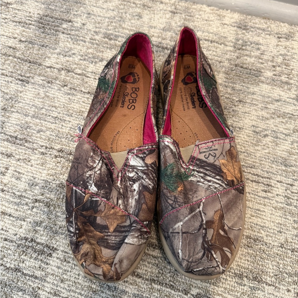 Camouflage Slip-On Flats with Rounded Toe and Pink Lining